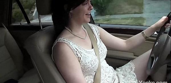  Yanks Babe Savannah Sly Masturbates In The Car